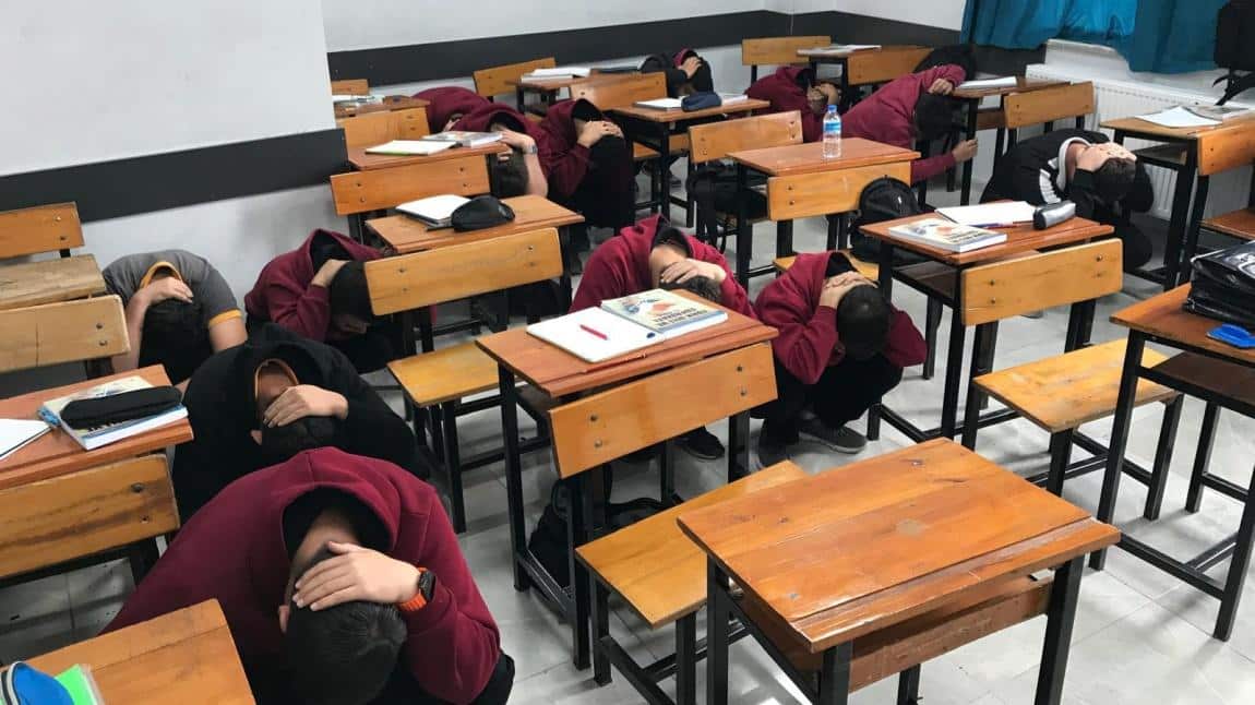 Deprem Tatbikatı Yapıldı